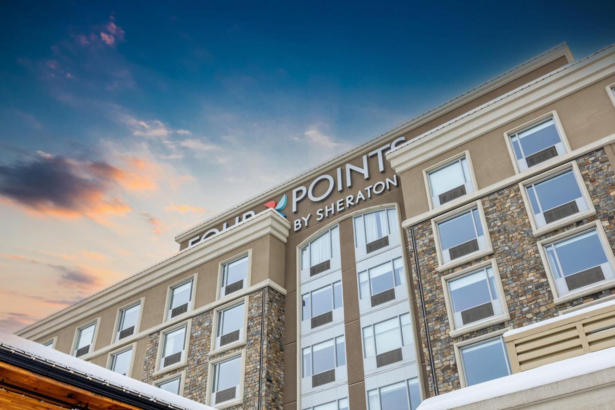 Four Points By Sheraton Kelowna Airport Hotel Exterior photo