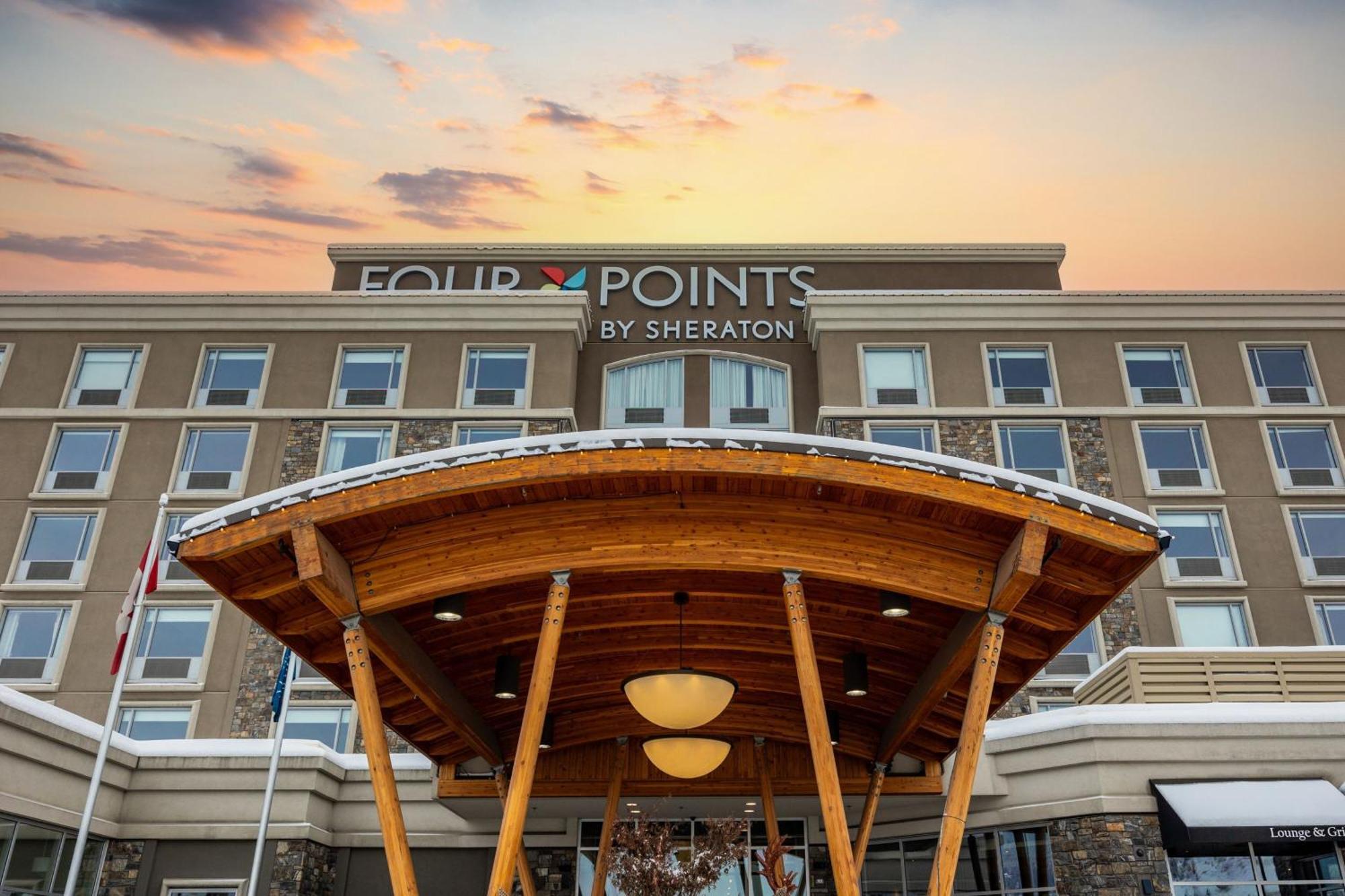 Four Points By Sheraton Kelowna Airport Hotel Exterior photo